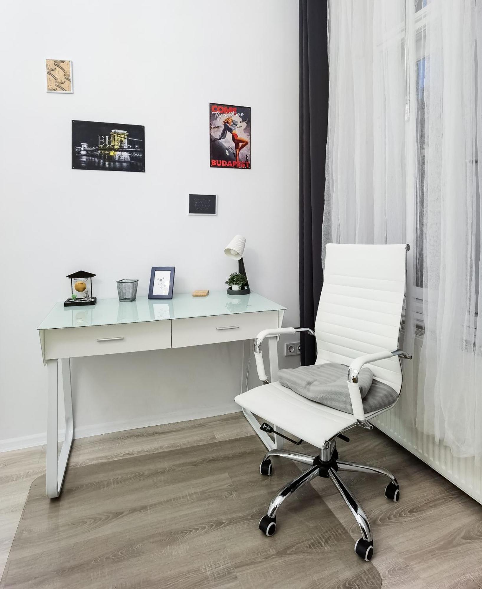Urban Oasis: Spacious Modern Retreat with Netflix and New York Cafe Proximity Budapest Exterior photo
